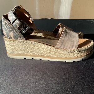 Super cute espadrille style sandal